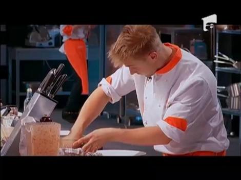 Alex Iacob, maestru la mânuit aluatul de pizza