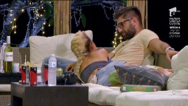 "Am decis să fim al doilea cuplu de pe Insula Iubirii". Ionuț și Nicoleta, &icirc;n același pat. Ies sc&acirc;ntei?