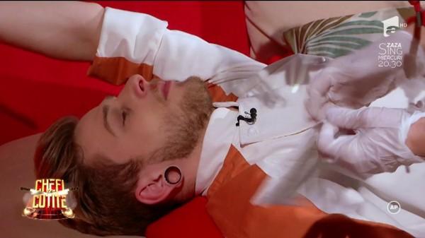 Un concurent din echipa portocalie a lui Dumitrescu a avut nevoie de medici! &bdquo;C&acirc;tă muncă o fost, la c&acirc;t de puține ore de somn am avut, nem&acirc;ncat, corpul meu o z&acirc;s: Ia-o lejer!&rdquo;