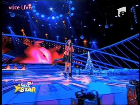 Doamnelor, domnilor, copii, bunici, să aveți un Crăciun luminat! Elena Hasna deschide seara specială "Next Star" cu "Ave Maria"