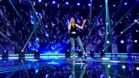 De la nunți și petreceri, direct pe scena X Factor! Ioana Suciu, piesa "Ce are ea" cu influențe populare: "- Domnișoară, ce a fost asta?; - Acum, nu pot s-o fac manea"