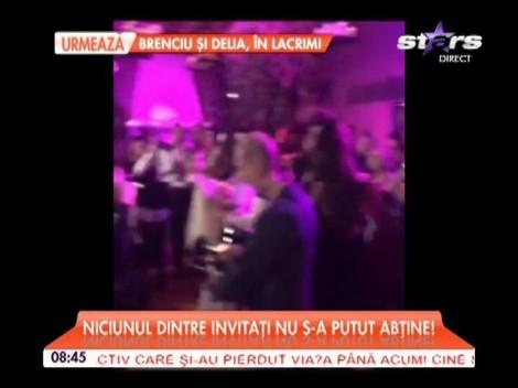 Lidia Buble, cel mai frumos cadou pentru Adi Sînă! Cântăreaţa a făcut spectacol incendiar la nunta acestuia!