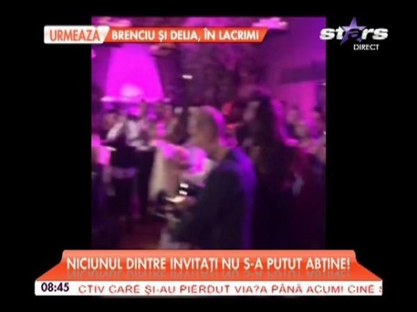 Lidia Buble, cel mai frumos cadou pentru Adi S&icirc;nă! C&acirc;ntăreaţa a făcut spectacol incendiar la nunta acestuia!