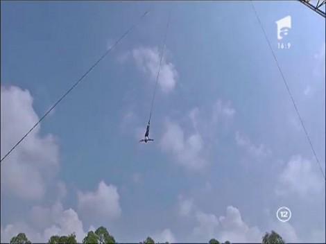 Lore s-a distrat cu ispita la plajă și s-a lăsat cu show sexy! Fără să se gândească, Hamude s-a aruncat de la 60 de metri! „Pentru tine fac asta, femeie