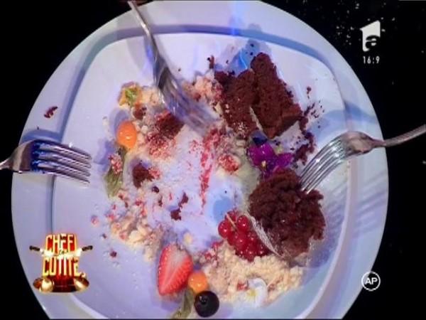 Fir de păr &icirc;n farfurie și un desert complet ratat! Chefii: &rdquo;Ăsta e un dezastru!&rdquo;