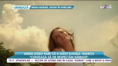 De 15 ani se află în atenţia publicului şi îşi menţine cu brio statutul de bombă sexy! Anna Lesko pare că a găsit elixirul tinereţii!
