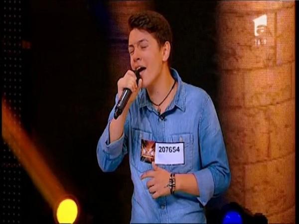 Iulian Macovei, un tânăr talentat, dar cu o mare problemă: „Ai voce, dar ai nevoie de o prietenă!”
