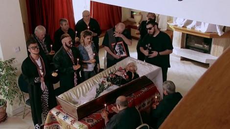 Roby Roberto şi Daniela merg la înmormântare