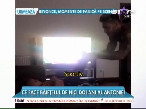 Dominic, un Alex Velea mai mic. Artistul își învață băiatul cum se fac "pătrățele". Ce exercițiu l-a pus să facă, la nici doi ani