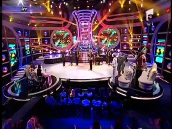 Petrecere MAXXIM(ă). P&acirc;nă și Minodora a crezut că s-a teleportat pe scena &bdquo;Te cunosc de undeva!&rdquo;