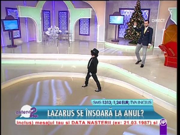 Exclusiv! Să facem cunoştinţă cu talentele familiei Lazarus: Băiatul cel mare, sosia lui Michael Jackson