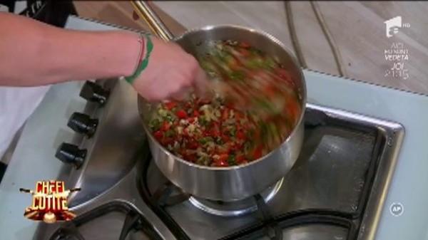 A fost gras, s-a apucat de fitness! Acum e bărbat bine, cu mușchi! Marius, mai să se ia la harță cu chefii: &rdquo;Ok, &icirc;nteleg punctul tău de vedere, că doar de aia ești &icirc;n juriu!&rdquo;