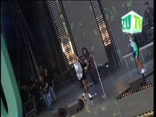 FORZA ZU. Două voci, două surori. Delia și Oana Matache, spectacol total pe scena din Piața Constituției