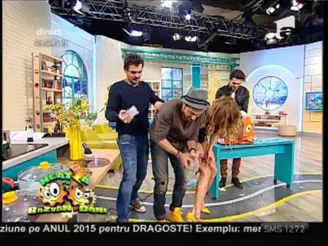 Top cinci cele mai tari provocări de la "Neatza"! Uite cum s-au distrat matinalii cu experimente mai mult decât inedite