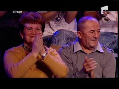 O bunicuta cu factorul X: i-a compus nepoatei, Nati politista, o poezie!