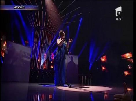 Voce de catifea, apariţie exotică! Feli uimeşte cu "Simply Falling". "A fost un RĂSFĂŢ"