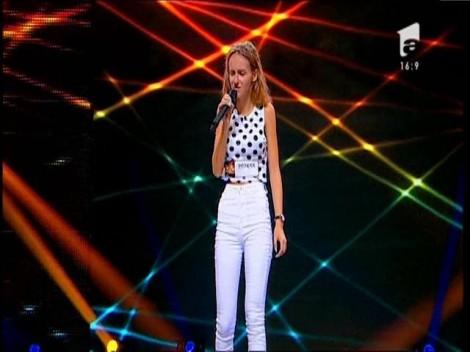 Lizuca a venit într-o emisiune minunată! O voce superbă într-un trup firav au lăsat jurații fără replică: „Vreau să ai mai multă încredere în tine”