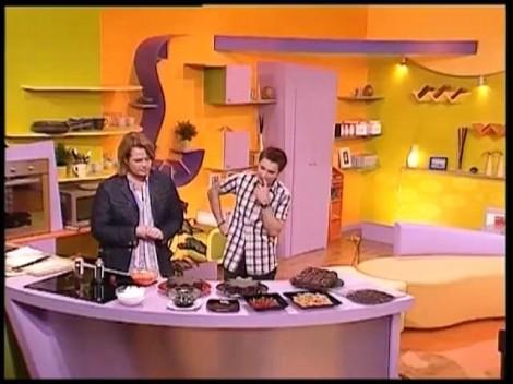 Opt ani de Neatza! Aşa a &icirc;nceput totul! Prima reţetă făcută de Vlădutz: Prăjitura "Neatza cu Răzvan şi Dani", un deliciu cu muuuultă ciocolată