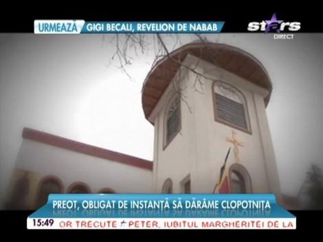 Bătăile clopotului i-au scos din minţi! Preotul este obligat să dărâme clopotniţa!