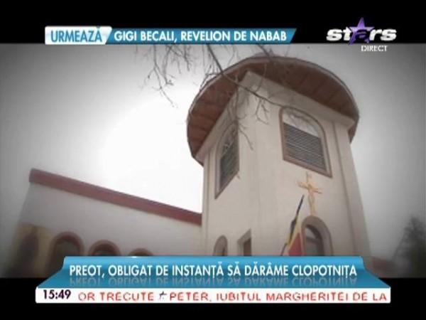 Bătăile clopotului i-au scos din minţi! Preotul este obligat să dăr&acirc;me clopotniţa!