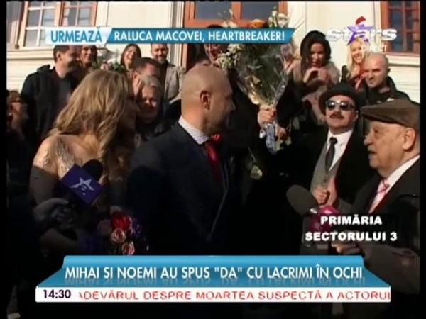 Cel mai important "DA" din viaţa lor! Primele imagini de la cununia civilă a lui Mihai Mitoşeru şi a lui Noemi