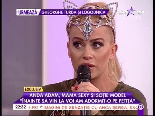 Apariție de infarct. Anda Adam, fără sutien și cu un decolteu uriaș, &icirc;n direct la Antena Stars!