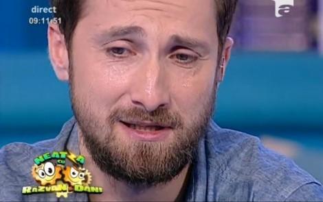 Răzvan și Dani plâng din cauza greutăților pe care le-au înfruntat în tinerețe