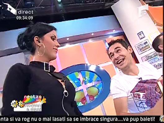 Liniste! vecina  citeste