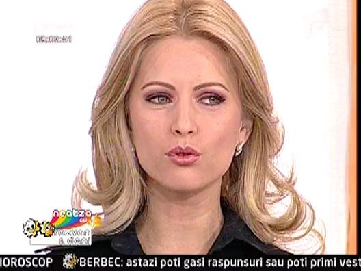 Nicoleta Svarlefus, singura in platou