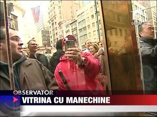 Vitrina cu manechine 