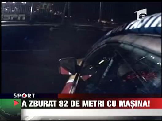 A zburat 82 de metri cu masina!