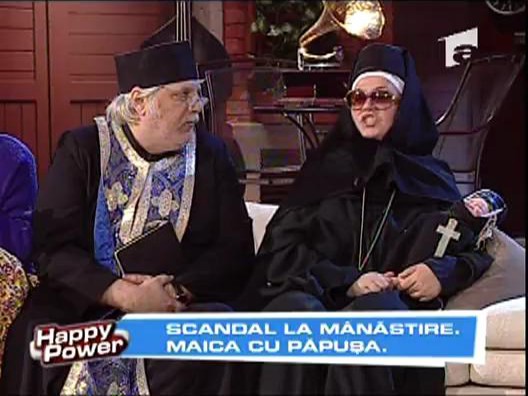 Maicuta cu papusa satanica