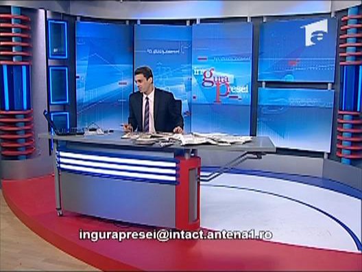 Pe sau sub Monica