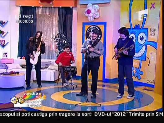 Trenul de noapte si Marcian Petrescu - Picioare lungi si fusta scurta