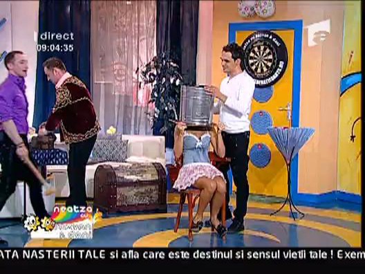 Magicianul Christianis ii da foc Danielei Crudu
