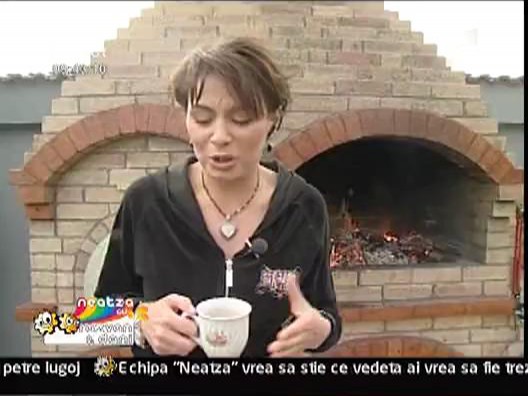 In direct din locuinta Adrianei Antoni la gratar