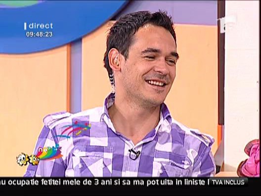 Alex Velea face un flash mob!