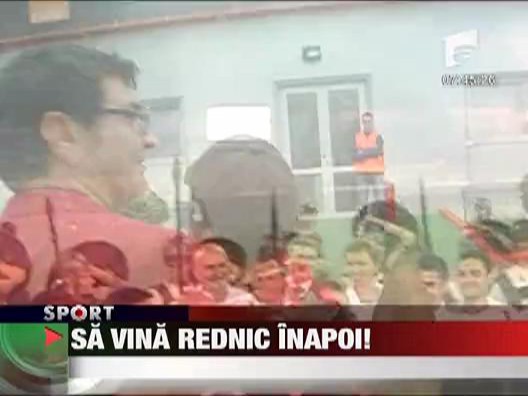 Fanii lui Dinamo il vor pe Rednic antrenor