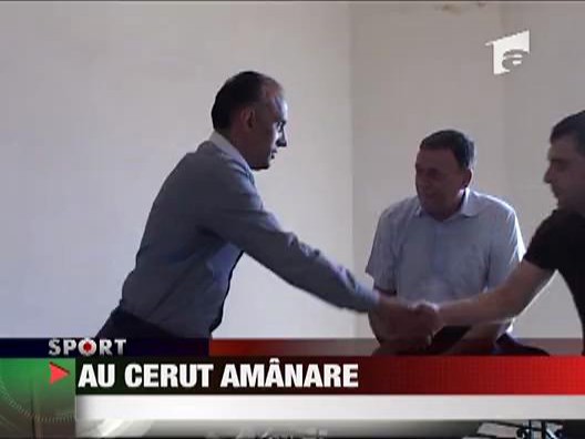 Au cerut amanare