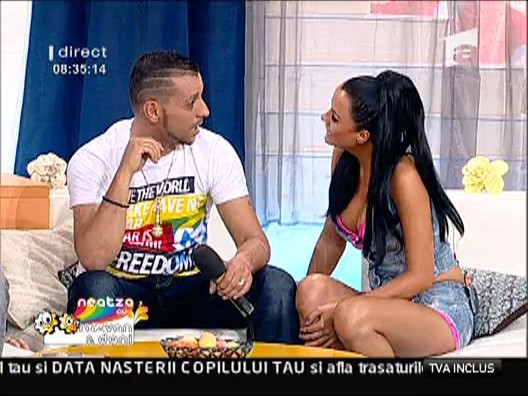 Daniela se joaca cu invitatii