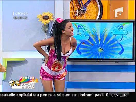 Daniela danseaza macarena