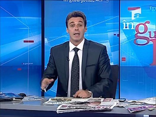 Cine sta "in genunchi" in fata lui Traian Basescu