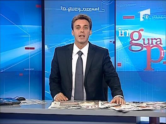 Mircea Badea: &ldquo;Udrea semneaza cu trei maini motiunea de cenzura&rdquo;