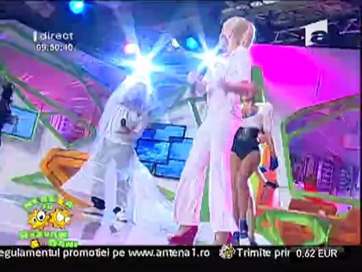 Daniela Crudu a prins buchetul miresei