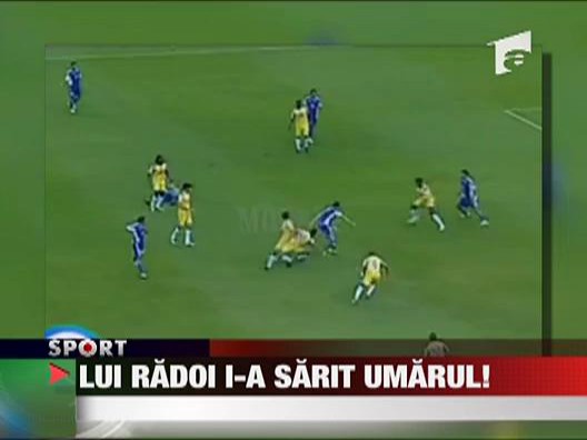 Lui Mirel Radoi i-a sarit umarul!