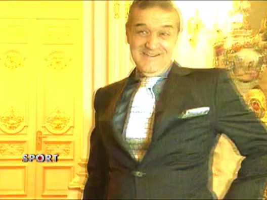 Gigi s-a imbracat de sarbatoare!