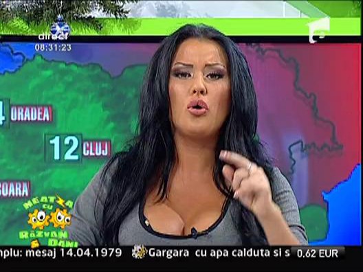 Daniela si costumul de baie imblanit