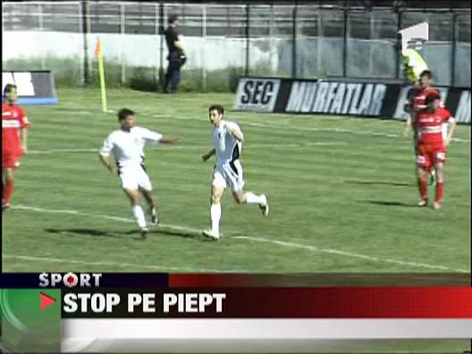 Oana Manea si stopul pe piept