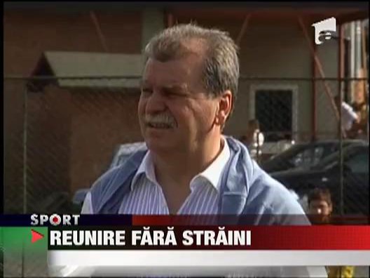 Rapid, reuniune fara straini
