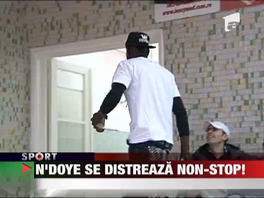 N'Doye se distreaza Non-stop